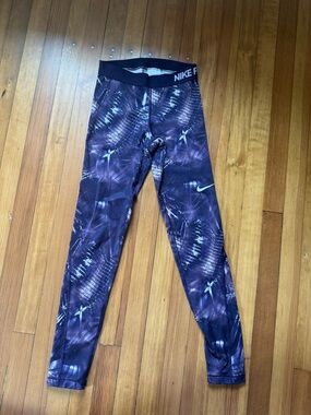 Nike Women’s Purple Space dye Performance Leggings size small